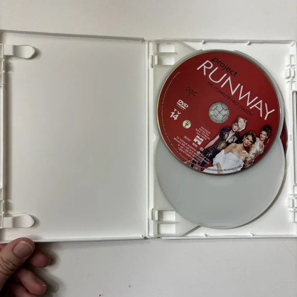 Project Runway - The Complete First Season (DVD, 2005, 3-Disc Set) - Picture 5 of 9